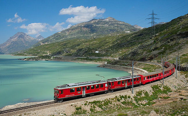 1.	RhB Bernina-Express am Lago Bianco © David Gubler